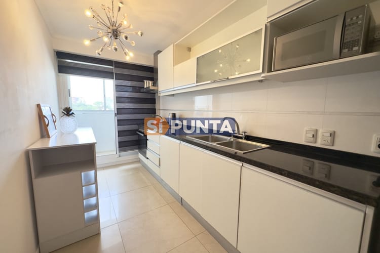 Apartamento 3 dormitorios en alquiler Playa Mansa · Photo 4