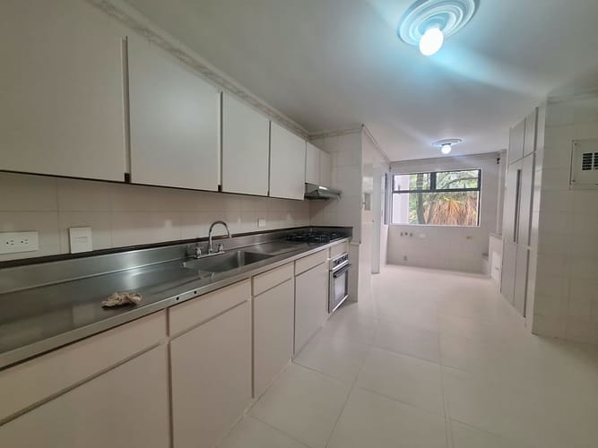 Apartamento de 3 alcobas en arriendo en Santa Maria De Los Angeles, Medellín, 135 m² · foto 3 de 21