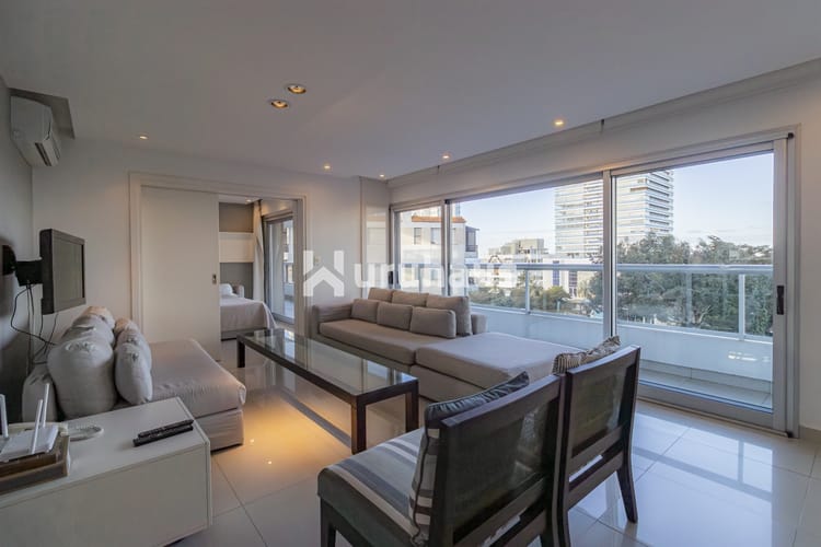 ALQUILER APARTAMENTO TRES DORMITORIOS PLAYA BRAVA EDIFICIO BRAVA BIARRITZ · Foto 3