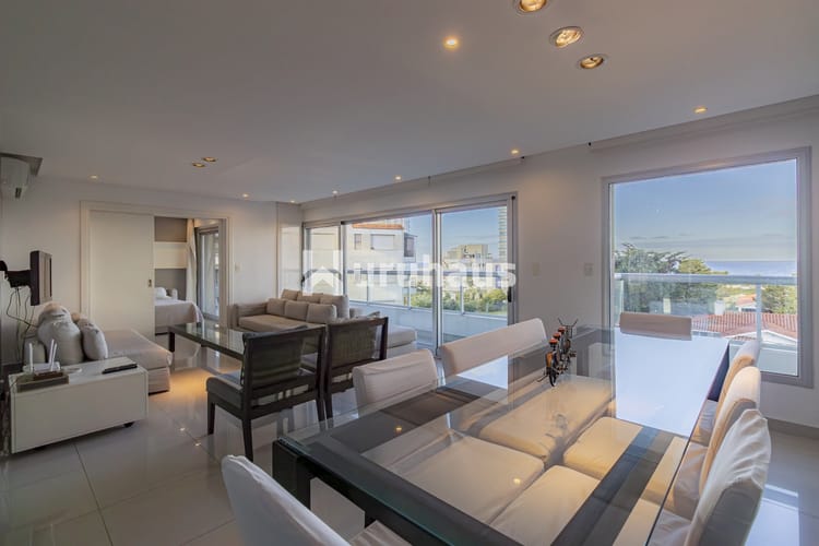 ALQUILER APARTAMENTO TRES DORMITORIOS PLAYA BRAVA EDIFICIO BRAVA BIARRITZ · Foto 4