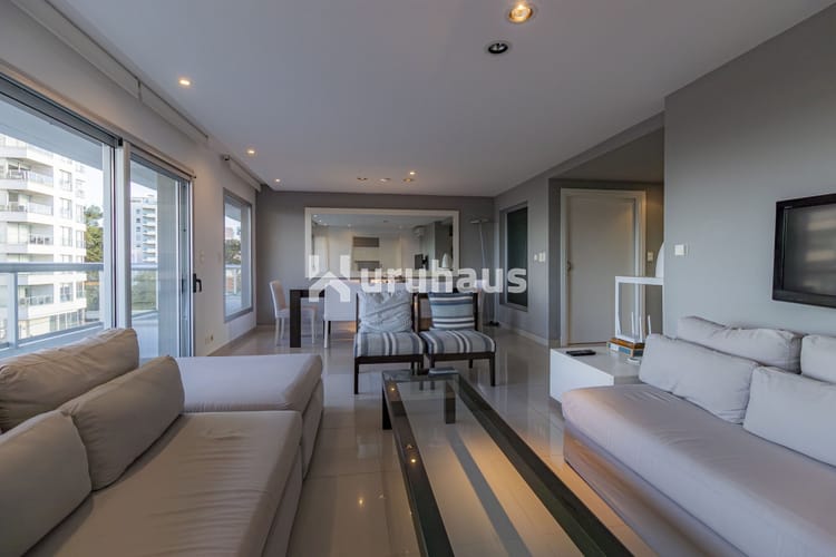 ALQUILER APARTAMENTO TRES DORMITORIOS PLAYA BRAVA EDIFICIO BRAVA BIARRITZ · Foto 5