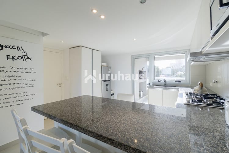 ALQUILER APARTAMENTO TRES DORMITORIOS PLAYA BRAVA EDIFICIO BRAVA BIARRITZ · Foto 8