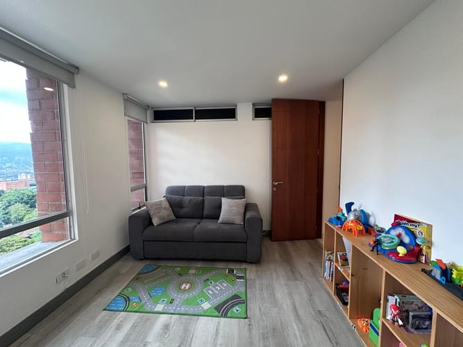Apartamento de 3 alcobas en venta en Los Naranjos, Medellín, 170 m² · foto 8 de 18