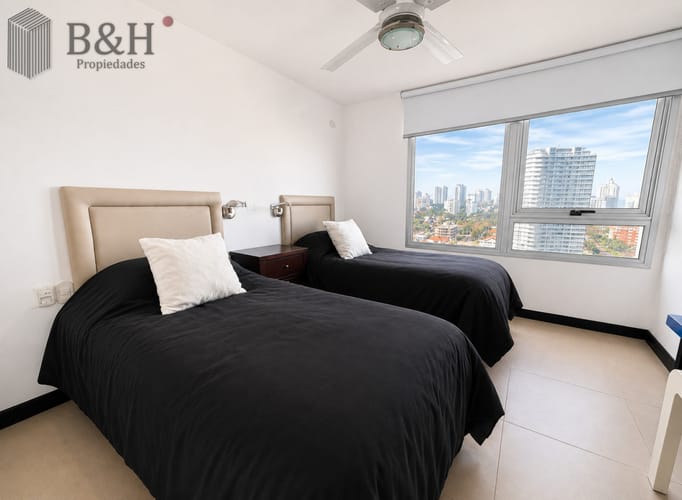 Venta Alquiler Apartamento 3 Dormitorios Playa Mansa Punta del Este · Photo 8