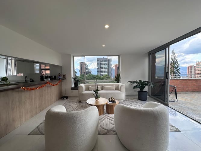 Apartamento de 3 alcobas en venta en Los Naranjos, Medellín, 170 m² · foto 3 de 18
