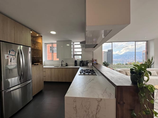 Apartamento de 3 alcobas en venta en Los Naranjos, Medellín, 170 m² · foto 4 de 18