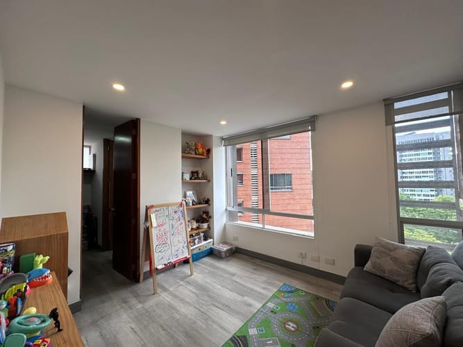 Apartamento de 3 alcobas en venta en Los Naranjos, Medellín, 170 m² · foto 5 de 18