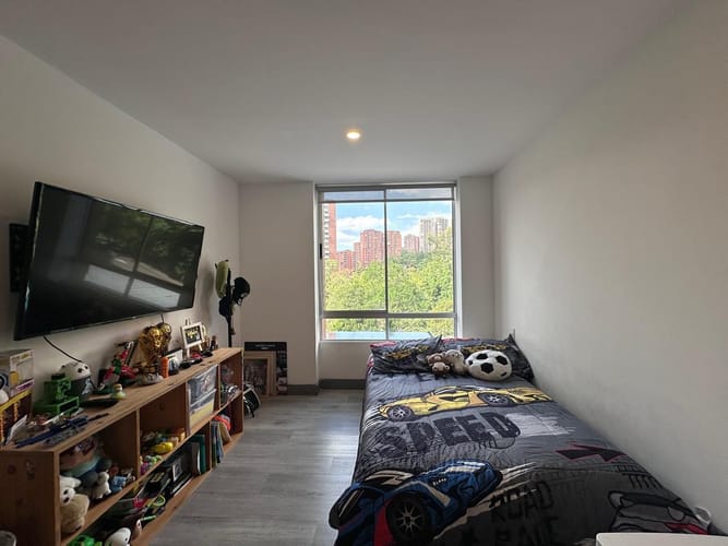 Apartamento de 3 alcobas en venta en Los Naranjos, Medellín, 170 m² · foto 7 de 18