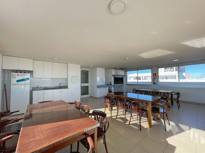 Moderno Apartamento en Alquiler con Terraza y Vistas Panorámicas, garage lugar fijo. 4to piso · Foto 2