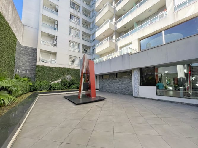 Moderno Apartamento en Alquiler con Terraza y Vistas Panorámicas, garage lugar fijo. 4to piso · Foto 3