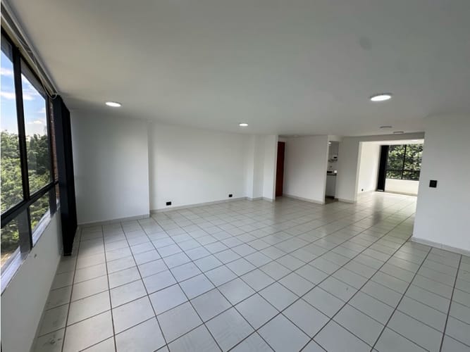 Apartamento de 3 alcobas en arriendo en El Castillo, Medellín, 130 m² · foto 4 de 24