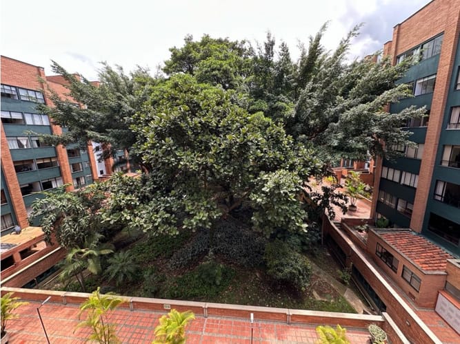 Apartamento de 3 alcobas en arriendo en El Castillo, Medellín, 130 m² · foto 8 de 24
