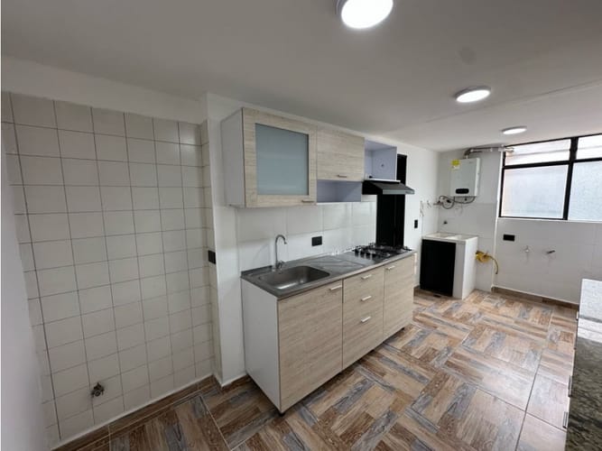 Apartamento de 3 alcobas en arriendo en El Castillo, Medellín, 130 m² · foto 9 de 24