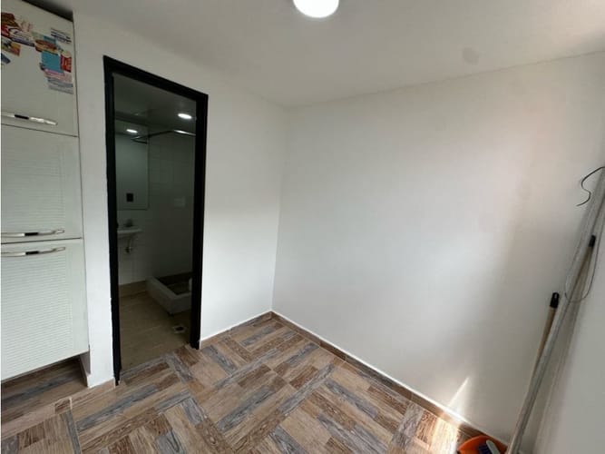 Apartamento de 3 alcobas en arriendo en El Castillo, Medellín, 130 m² · foto 11 de 24