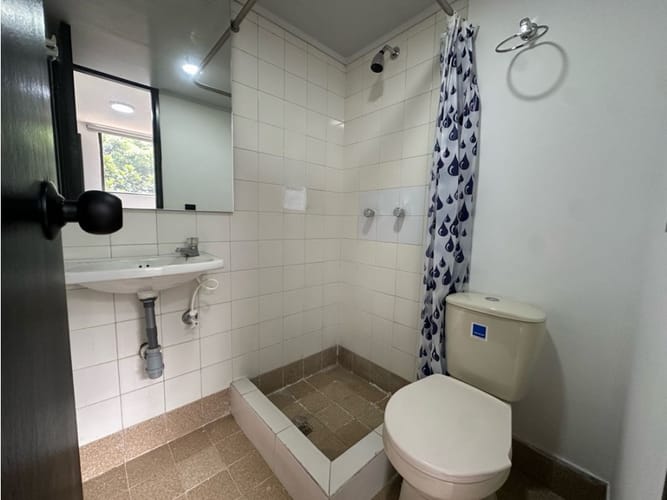 Apartamento de 3 alcobas en arriendo en El Castillo, Medellín, 130 m² · foto 12 de 24