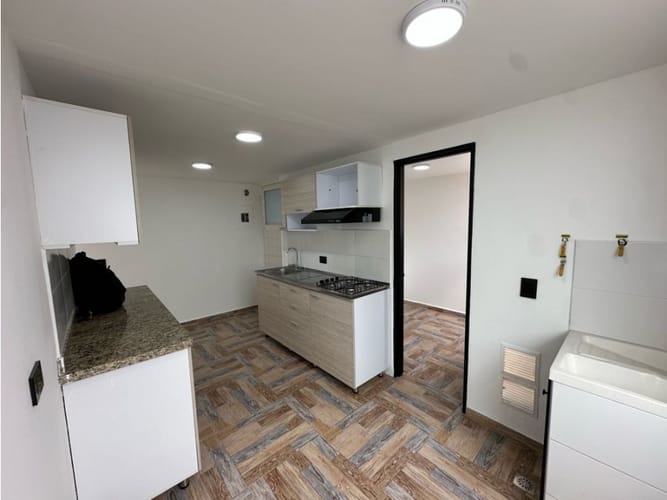 Apartamento de 3 alcobas en arriendo en El Castillo, Medellín, 130 m² · foto 15 de 24