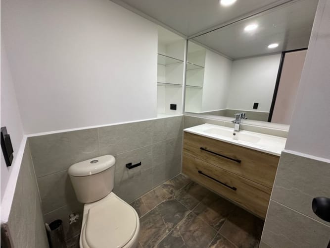 Apartamento de 3 alcobas en arriendo en El Castillo, Medellín, 130 m² · foto 17 de 24