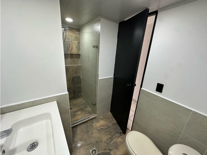 Apartamento de 3 alcobas en arriendo en El Castillo, Medellín, 130 m² · foto 18 de 24