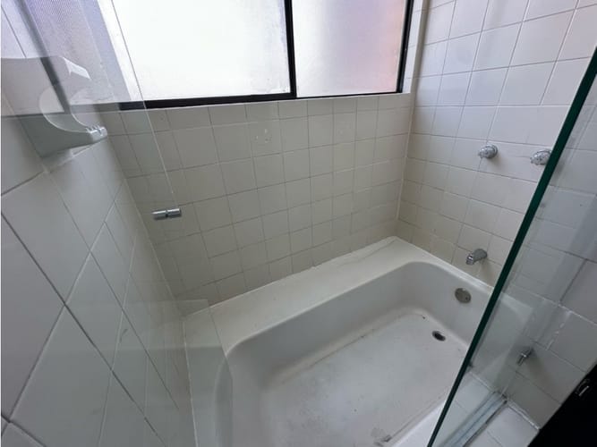 Apartamento de 3 alcobas en arriendo en El Castillo, Medellín, 130 m² · foto 22 de 24