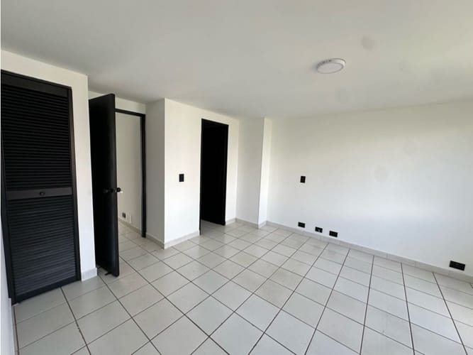 Apartamento de 3 alcobas en arriendo en El Castillo, Medellín, 130 m² · foto 24 de 24