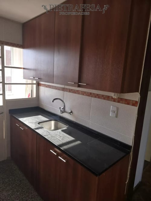 Apartamento en alquiler, 3 dormitorios, 1 baño balcón, garaje doble. Reducto. · Foto 8