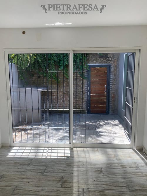 Apartamento 1 dormitorio con vestidor y patio en Punta Gorda · Foto 2