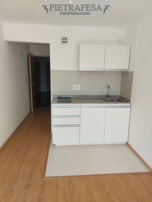 ALQUILER - AV. 18 DE JULIO - MONOAMBIENTE CON UN BAÑO · Foto 3