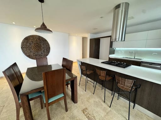 Apartamento de 3 alcobas en arriendo en Los Balsos, Medellín, 227 m² · foto 3 de 18