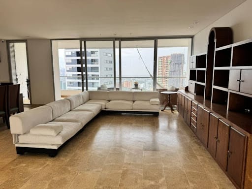 Apartamento de 3 alcobas en arriendo en Los Balsos, Medellín, 227 m² · foto 4 de 18