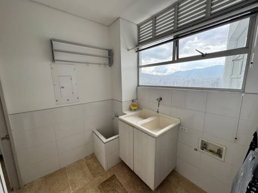 Apartamento de 3 alcobas en arriendo en Los Balsos, Medellín, 227 m² · foto 5 de 18