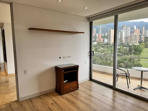 Apartamento de 3 alcobas en arriendo en Los Balsos, Medellín, 227 m² · foto 10 de 18