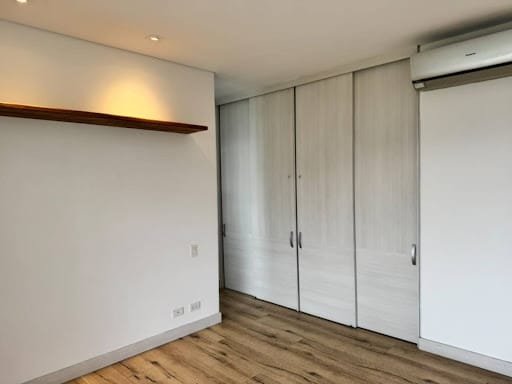 Apartamento de 3 alcobas en arriendo en Los Balsos, Medellín, 227 m² · foto 11 de 18