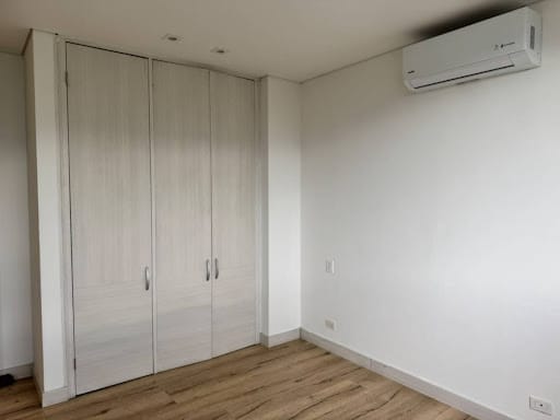 Apartamento de 3 alcobas en arriendo en Los Balsos, Medellín, 227 m² · foto 13 de 18