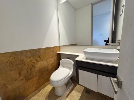 Apartamento de 3 alcobas en arriendo en Los Balsos, Medellín, 227 m² · foto 14 de 18
