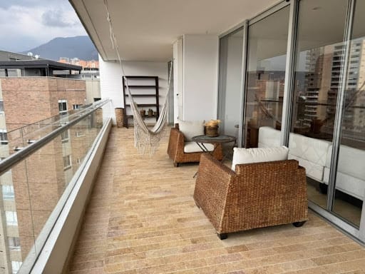 Apartamento de 3 alcobas en arriendo en Los Balsos, Medellín, 227 m² · foto 16 de 18