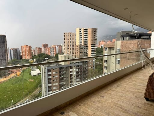 Apartamento de 3 alcobas en arriendo en Los Balsos, Medellín, 227 m² · foto 17 de 18