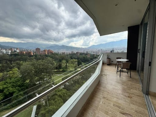 Apartamento de 3 alcobas en arriendo en Los Balsos, Medellín, 227 m² · foto 18 de 18