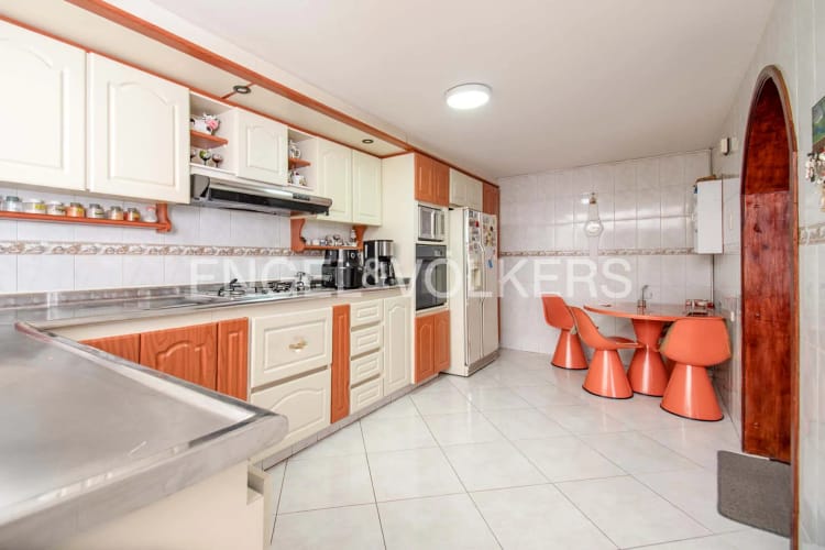 Casa de 4 alcobas en venta en El Batán, Bogotá, 264 m² · foto 5 de 20