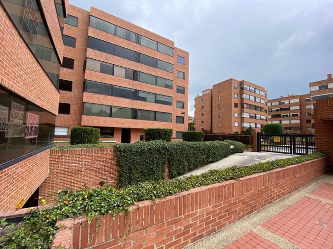 Apartamento de 1 alcoba en arriendo en Santa Barbara Central, Bogotá, 60 m² · foto 23 de 24