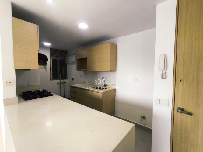 Apartamento de 3 alcobas en arriendo en El Castillo, Medellín, 100 m² · foto 3 de 19
