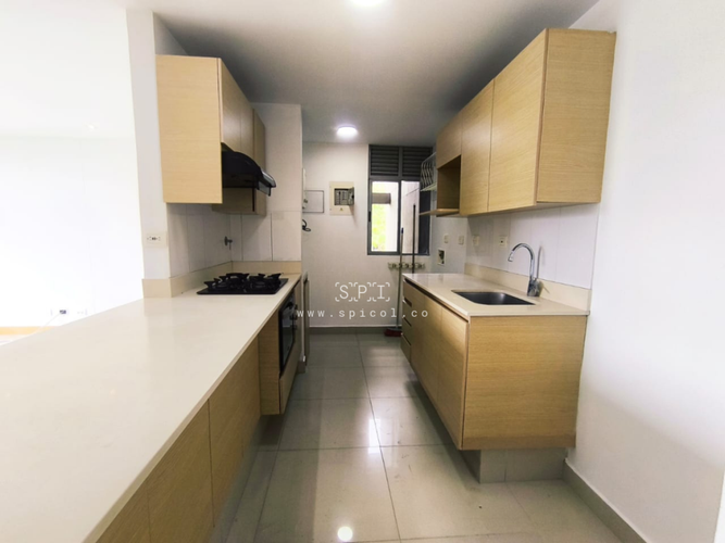 Apartamento de 3 alcobas en arriendo en El Castillo, Medellín, 100 m² · foto 4 de 19