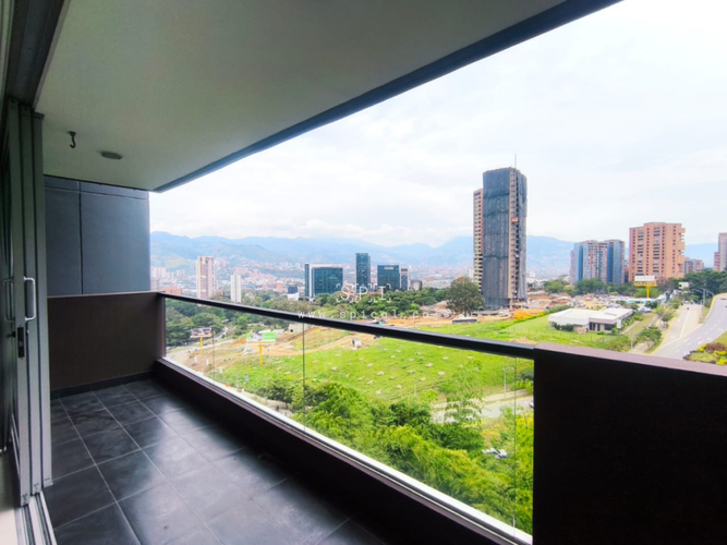 Apartamento de 3 alcobas en arriendo en El Castillo, Medellín, 100 m² · foto 7 de 19
