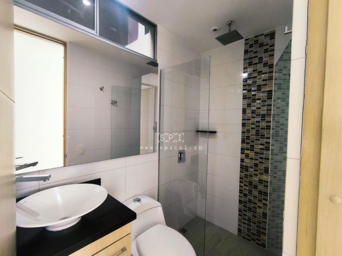 Apartamento de 3 alcobas en arriendo en El Castillo, Medellín, 100 m² · foto 10 de 19