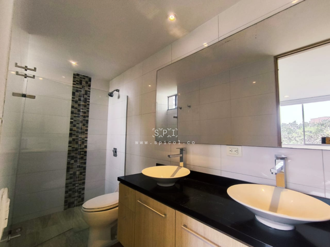 Apartamento de 3 alcobas en arriendo en El Castillo, Medellín, 100 m² · foto 17 de 19
