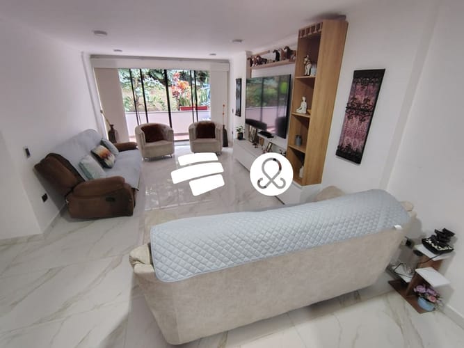 Apartamento de 3 alcobas en venta en El Poblado, Medellín · foto 2 de 18