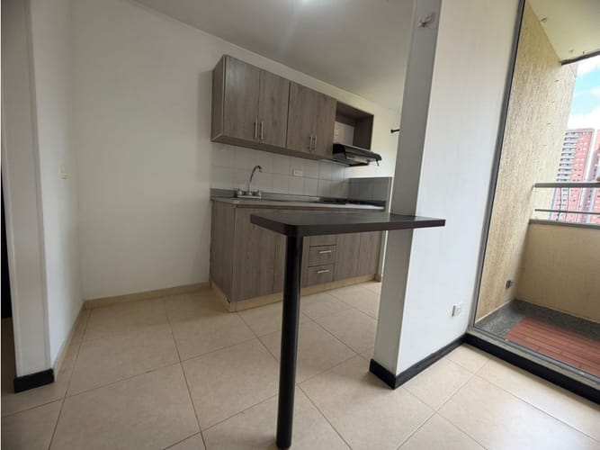 Apartamento de 3 alcobas en venta en Ditaires, Itagüí, 61 m² · foto 3 de 12