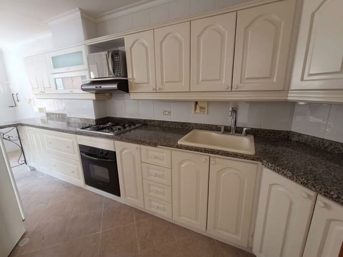 Apartamento de 3 alcobas en arriendo en Laureles, Medellín, 140 m² · foto 2 de 20