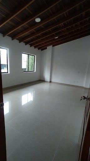Casa de 4 alcobas en arriendo en San Jose, Sabaneta, 320 m² · foto 4 de 10