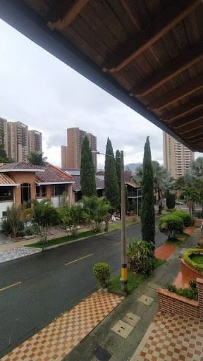Casa de 4 alcobas en arriendo en San Jose, Sabaneta, 320 m² · foto 8 de 10