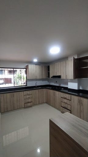 Casa de 4 alcobas en arriendo en San Jose, Sabaneta, 320 m² · foto 10 de 10